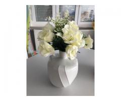 Kunstblumen mit Vase